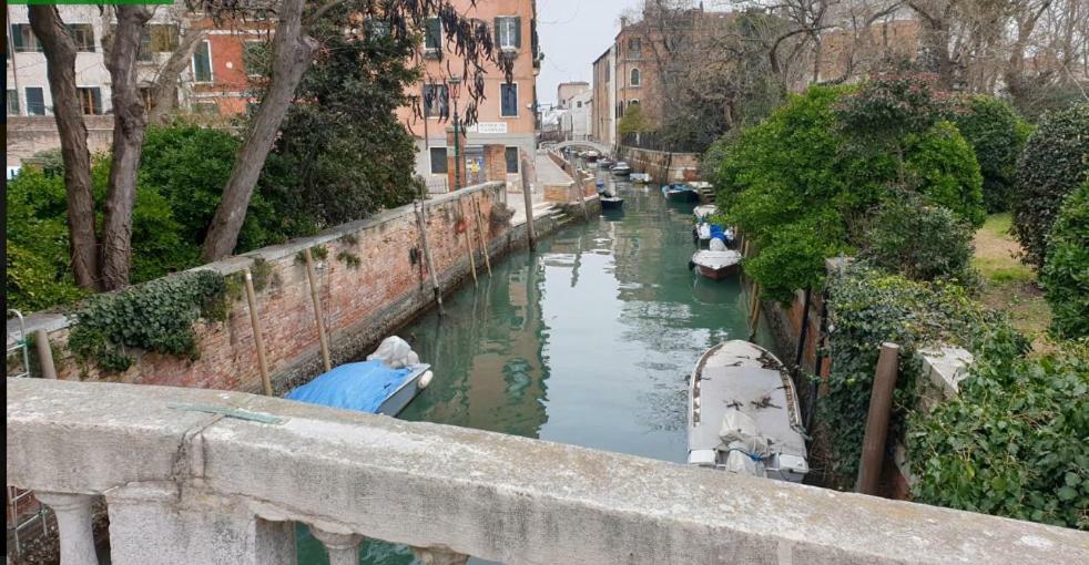 Susy Biennale Apartment - Canal View And Garden Venedig Exterior foto