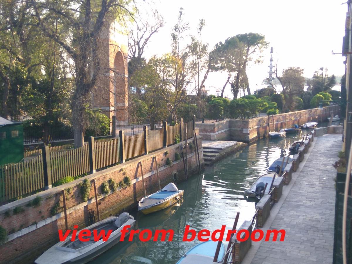 Susy Biennale Apartment - Canal View And Garden Venedig Exterior foto